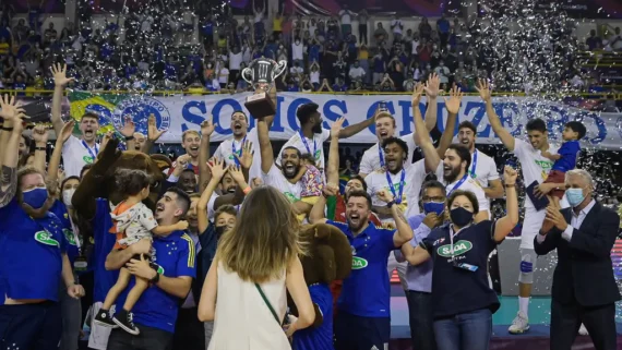 Sada Cruzeiro comemora o título do Mundial de Clube 2021 (foto: Agência i7 / Sada Cruzeiro)
