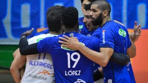Sada Cruzeiro busca sobreviver na Superliga contra o Vôlei Renata