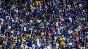 Torcida do Cruzeiro prepara um show no Mineirão (foto: Gustavo Aleixo/Cruzeiro)