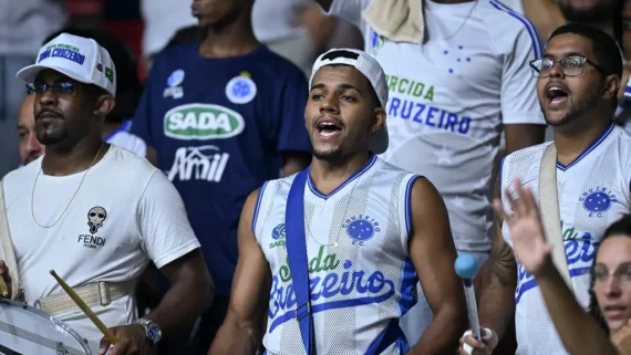 Torcida do Sada Cruzeiro faz a festa no Riachão (foto: Agência i7/Sada Cruzeiro)