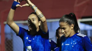 Sandoval fez um gol, deu uma assistência e foi eleita a mulher do jogo (foto: Reprodução / Perfil X @cruzeirofem)