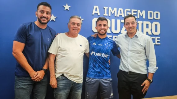 Matheus Henrique assinou por 5 temporadas (foto: Divulgação / Cruzeiro)