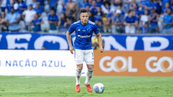 Marlon vira desfalque no jogo contra o Grêmio (foto: Gustavo Aleixo / Cruzeiro)